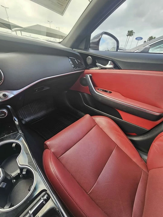 2020 Kia Stinger - Image 8 of 10
