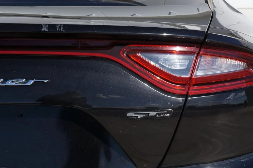 2020 Kia Stinger - Image 18 of 19