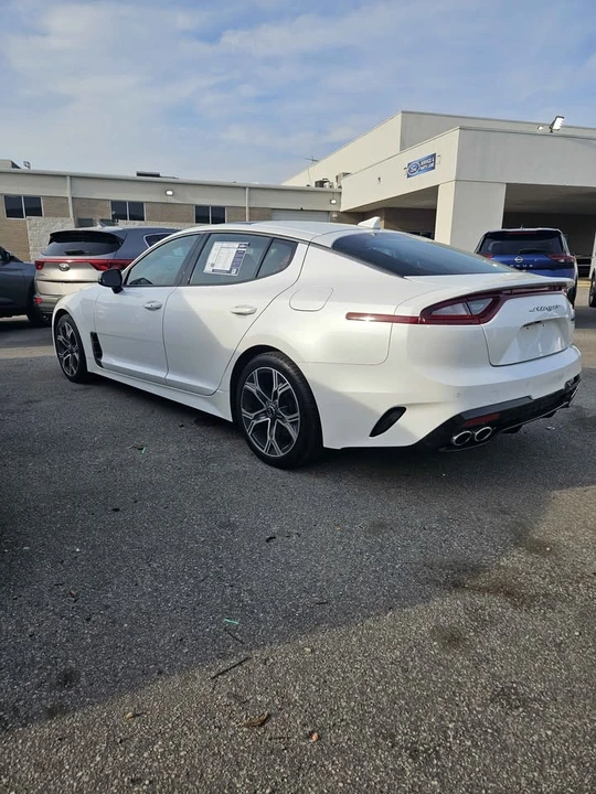 2020 Kia Stinger - Image 2 of 5