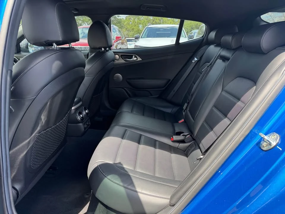 2020 Kia Stinger - Image 8 of 17