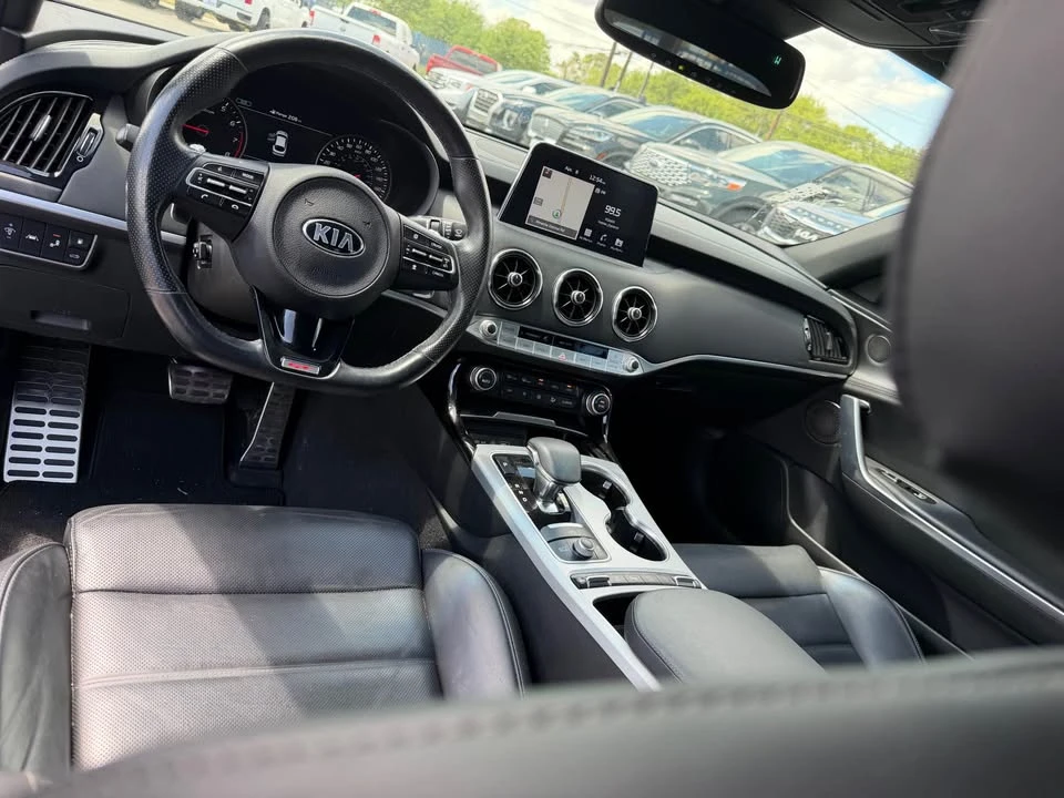 2020 Kia Stinger - Image 10 of 17