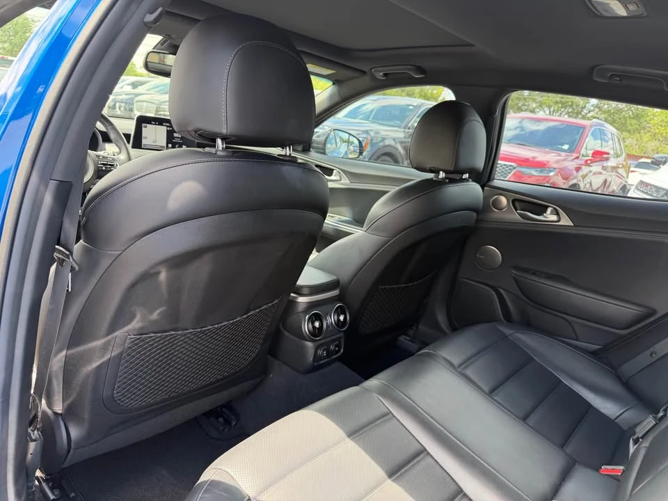 2020 Kia Stinger - Image 9 of 17