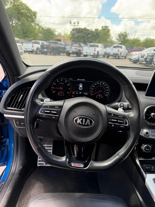 2020 Kia Stinger - Image 15 of 17