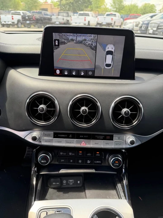 2020 Kia Stinger - Image 13 of 17