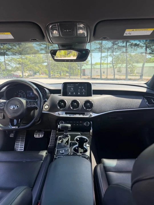 2020 Kia Stinger - Image 8 of 16