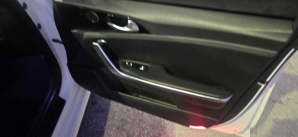 2020 Kia Stinger - Image 13 of 17