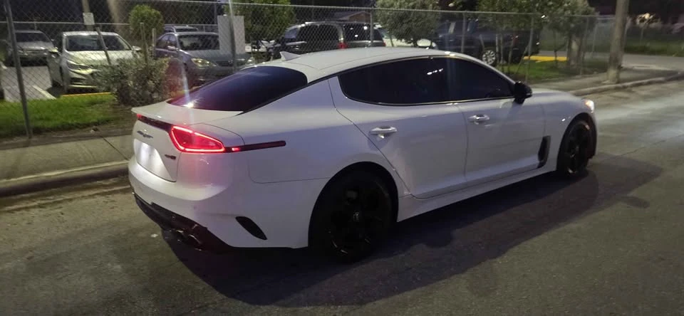 2020 Kia Stinger - Image 9 of 17