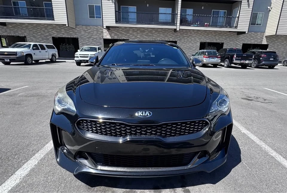 2020 Kia Stinger - Image 2 of 20