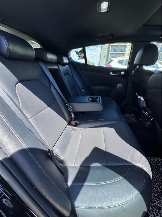 2020 Kia Stinger - Image 11 of 20