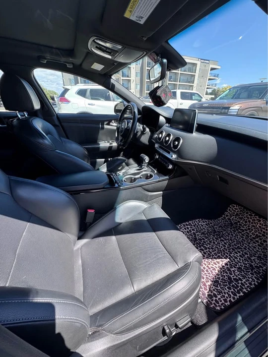 2020 Kia Stinger - Image 9 of 20