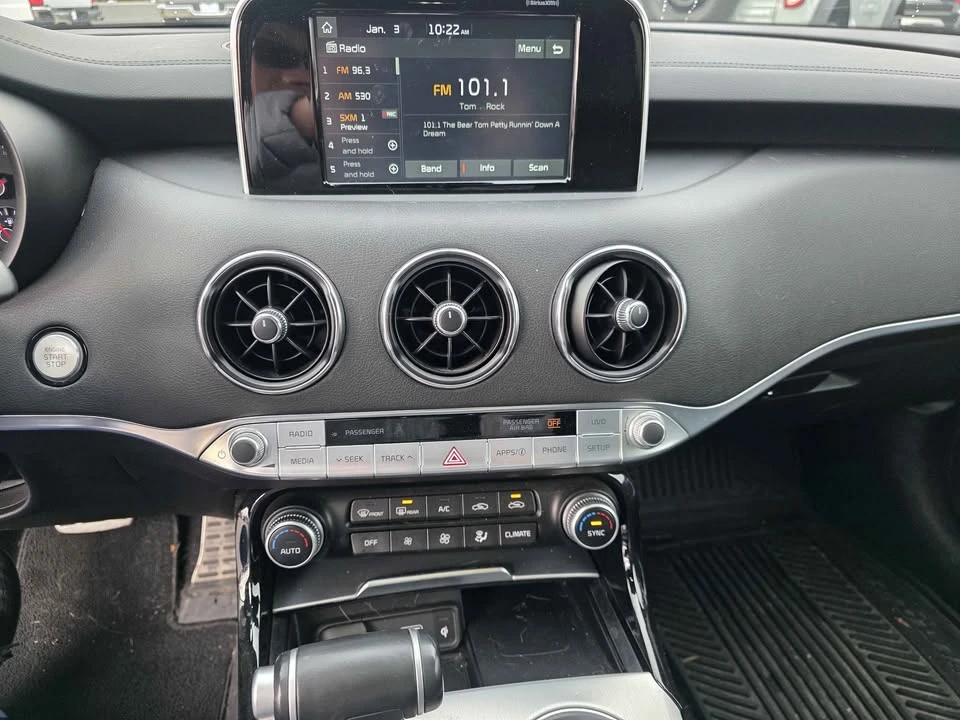 2020 Kia Stinger GT - Image 10 of 15