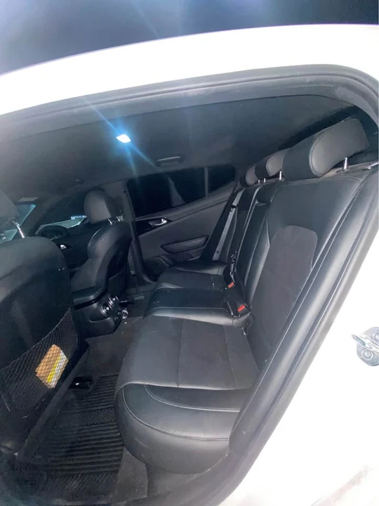 2020 Kia Stinger GT - Image 10 of 12