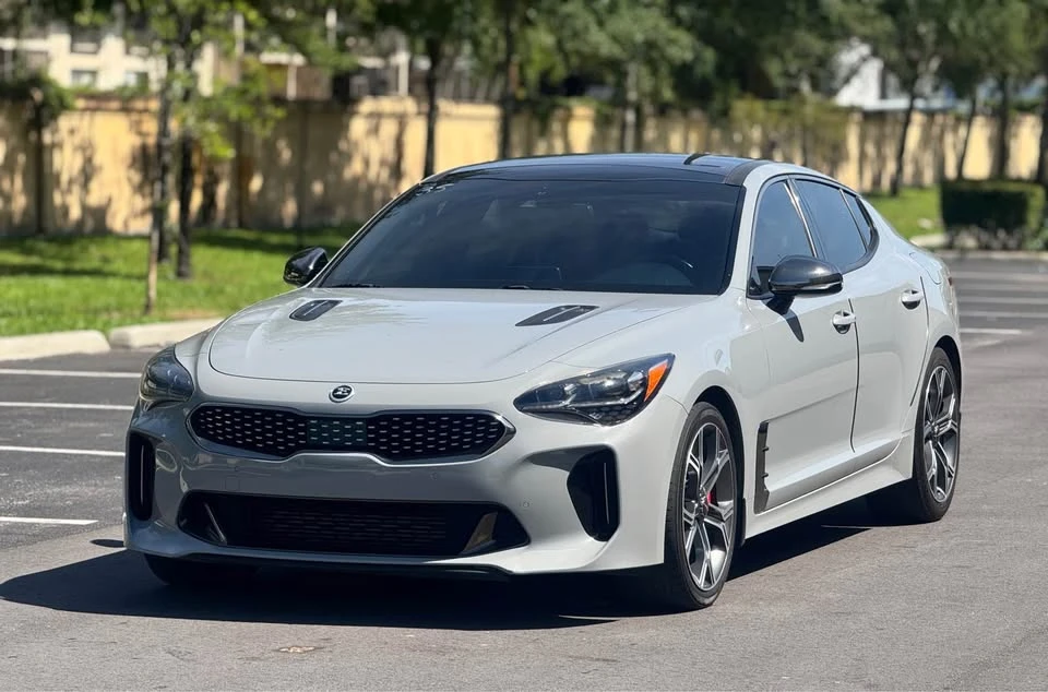 2020 Kia Stinger GT - Image 8 of 16