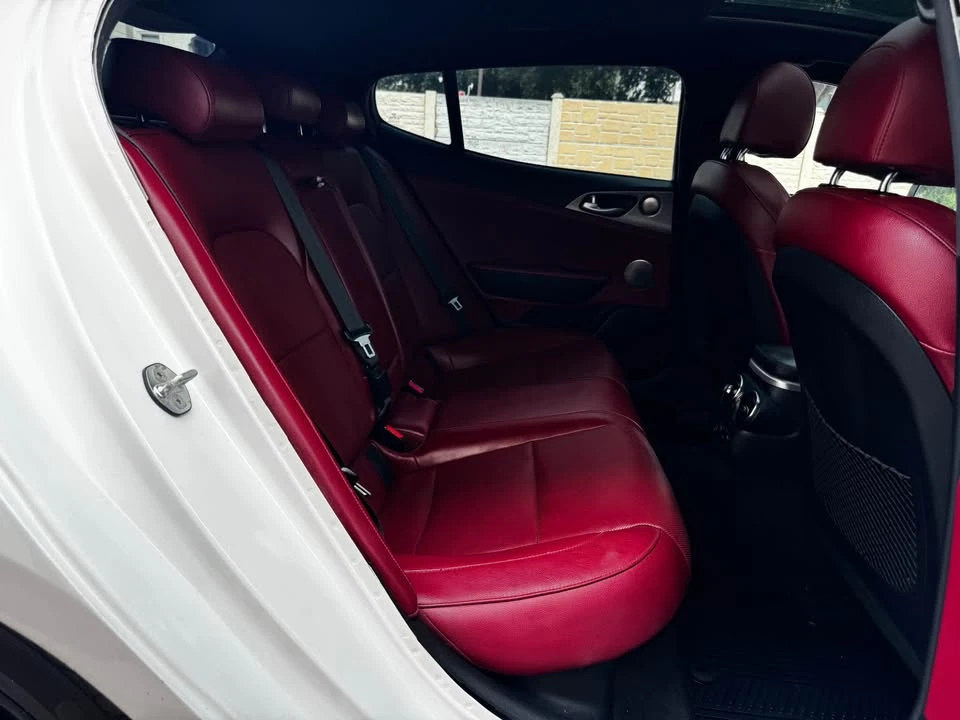 2020 Kia Stinger GT - Image 15 of 20