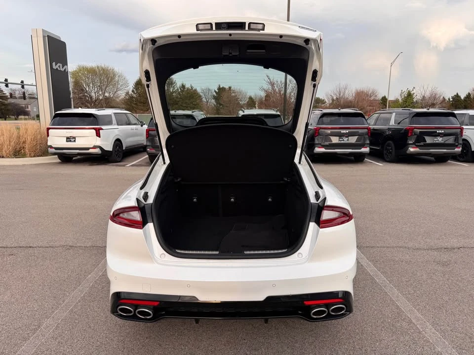 2020 Kia Stinger GT - Image 9 of 18