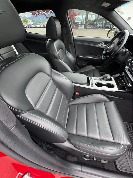 2020 Kia Stinger GT - Image 7 of 10