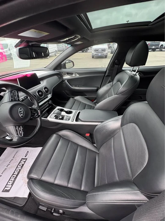 2020 Kia Stinger GT - Image 8 of 10