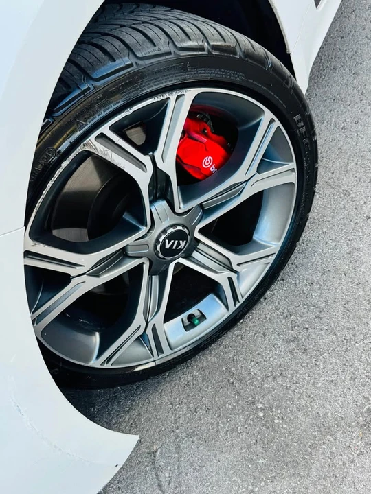 2020 Kia Stinger GT - Image 16 of 19