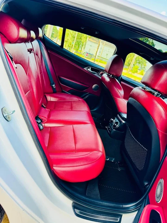 2020 Kia Stinger GT - Image 13 of 19
