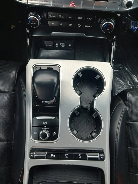 2020 Kia Stinger GT - Image 10 of 16