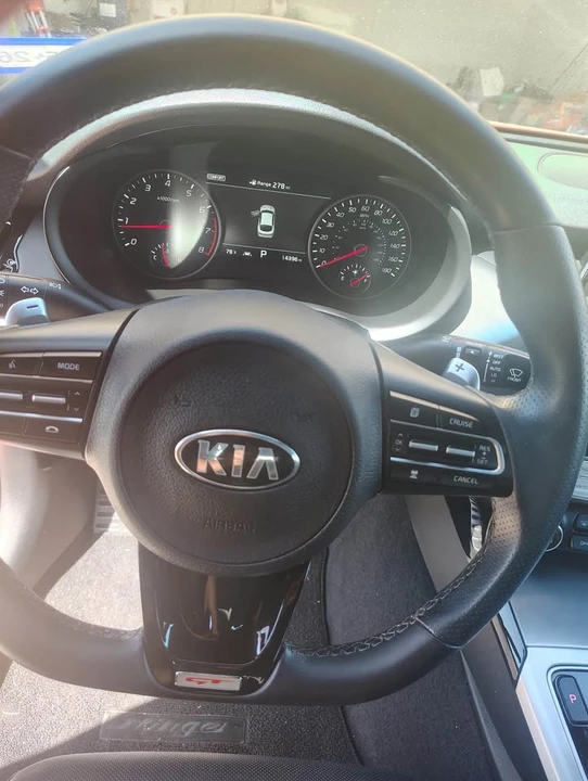2020 Kia Stinger GT - Image 8 of 11