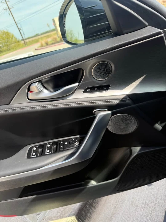 2020 Kia Stinger GT - Image 11 of 18