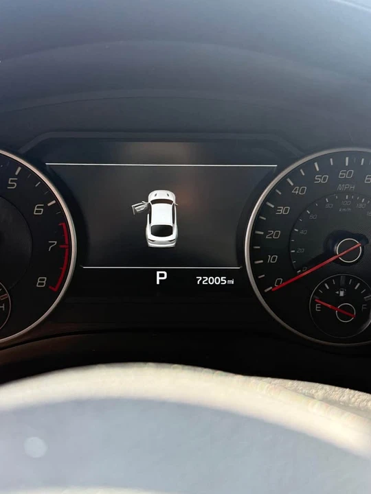 2020 Kia Stinger GT - Image 9 of 18
