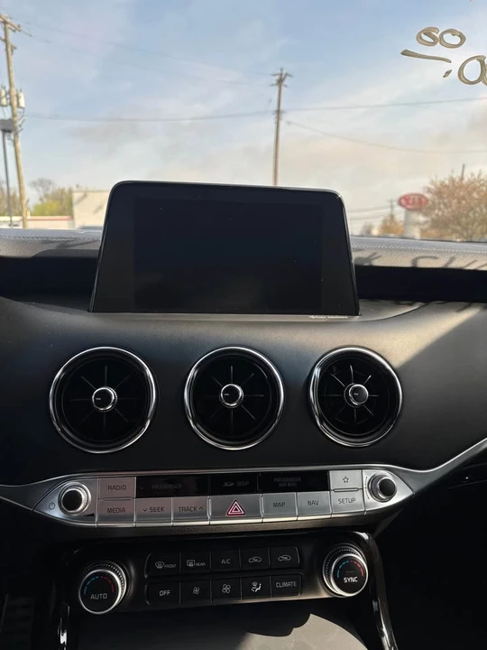 2020 Kia Stinger GT - Image 11 of 15