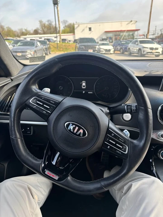 2020 Kia Stinger GT - Image 10 of 15