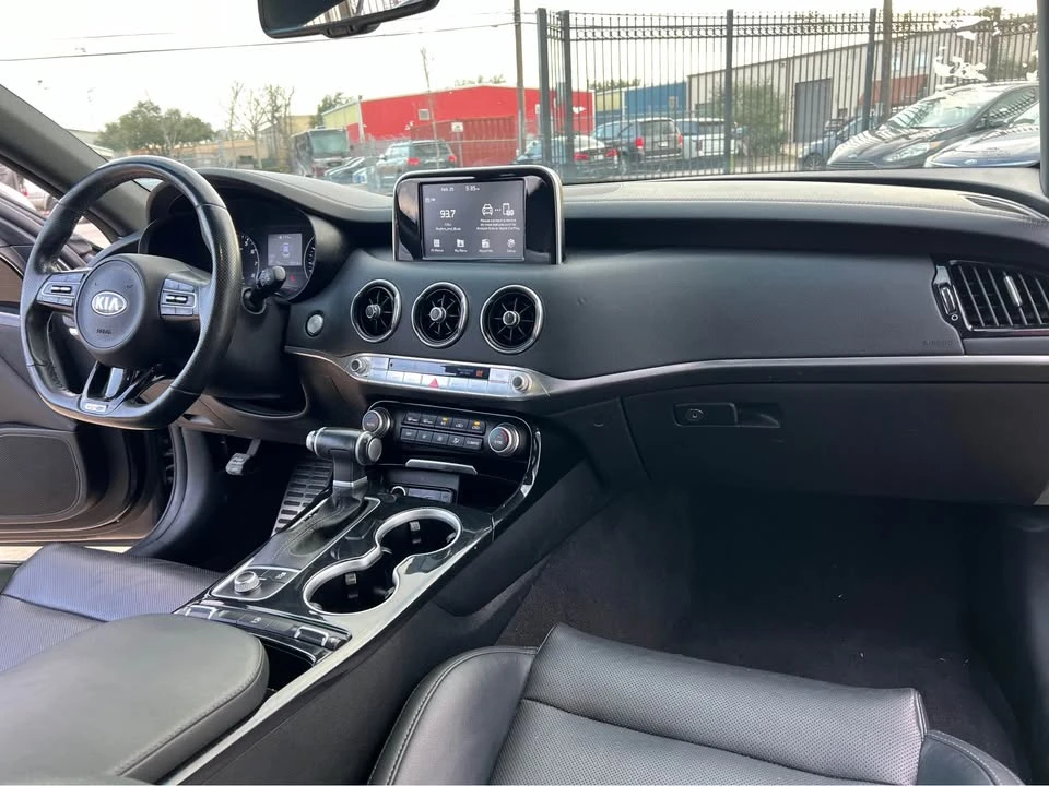 2020 Kia Stinger GT - Image 11 of 19