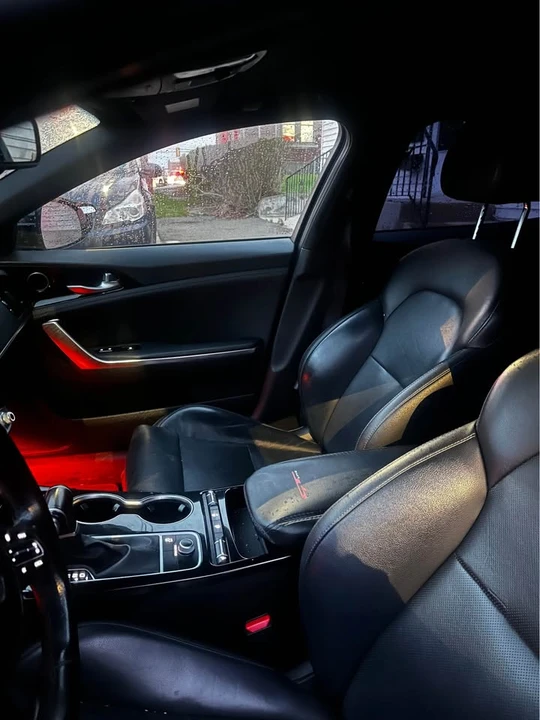 2020 Kia Stinger - Image 6 of 9