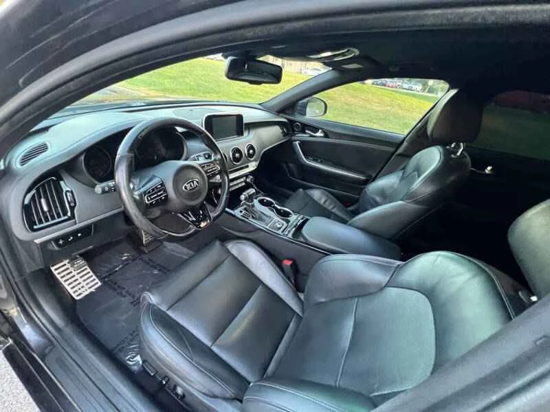 2020 Kia Stinger - Image 15 of 18