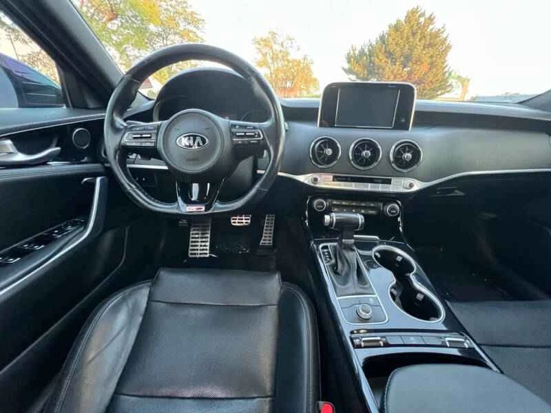 2020 Kia Stinger - Image 10 of 18