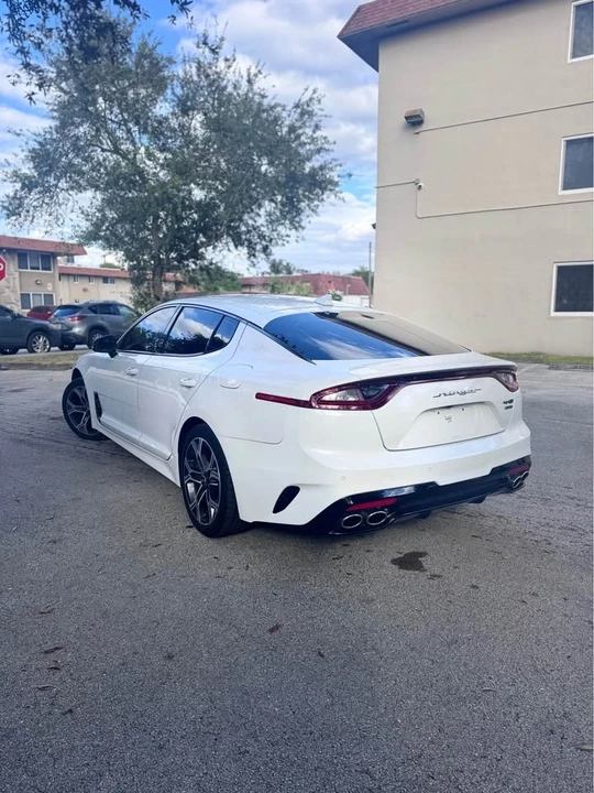 2020 Kia Stinger - Image 2 of 10