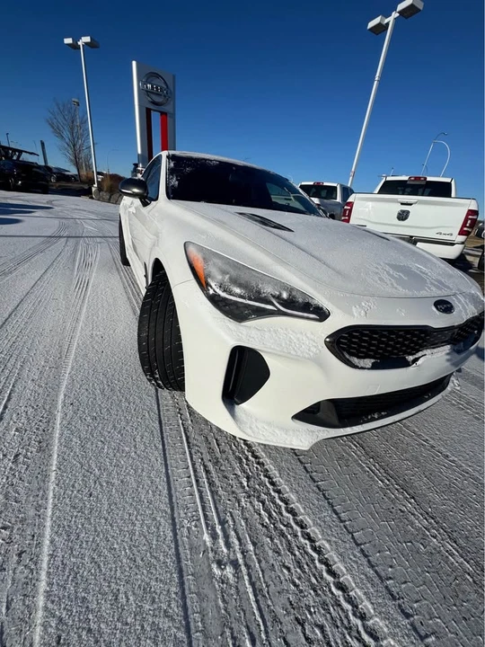 2020 Kia Stinger GT - Image 8 of 16