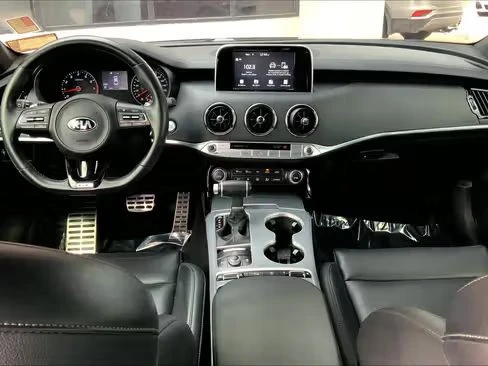 2020 Kia Stinger GT - Image 13 of 19
