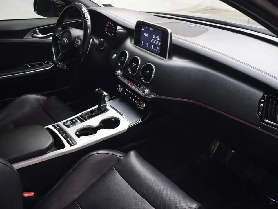 2020 Kia Stinger GT - Image 10 of 20
