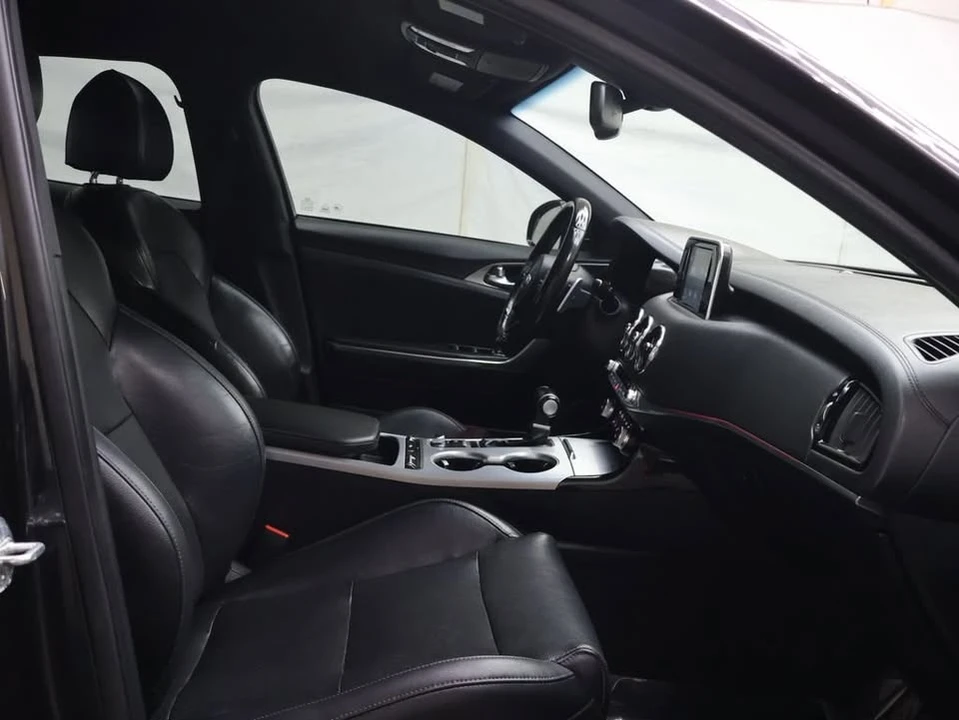 2020 Kia Stinger GT - Image 9 of 20