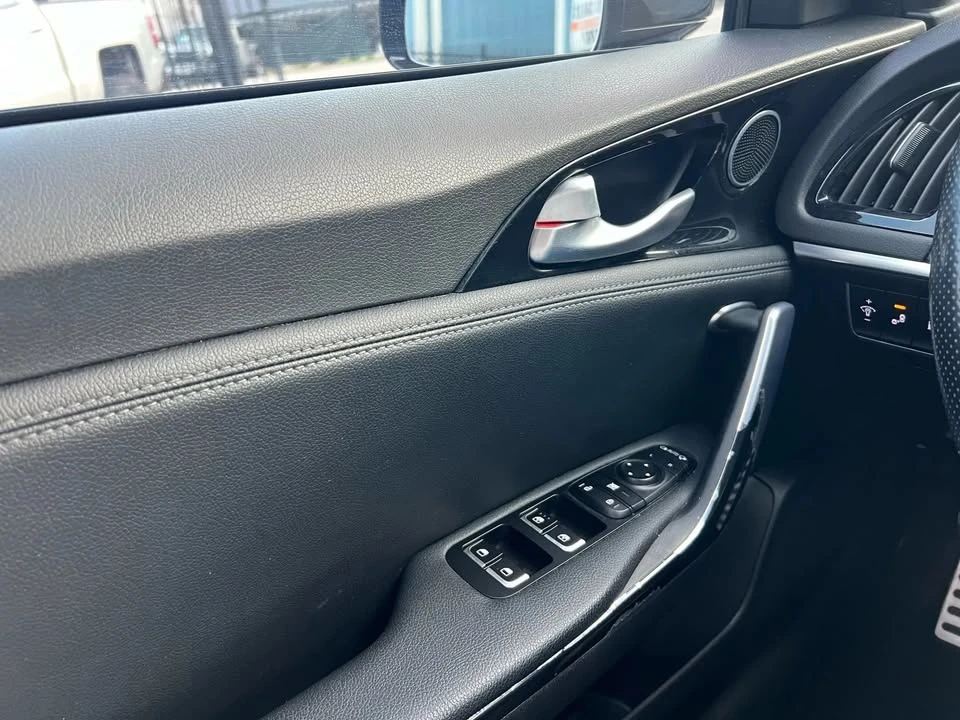 2020 Kia Stinger - Image 11 of 19