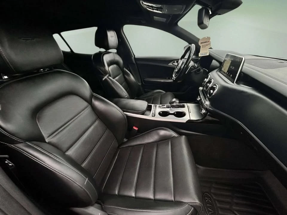 2020 Kia Stinger GT - Image 13 of 18
