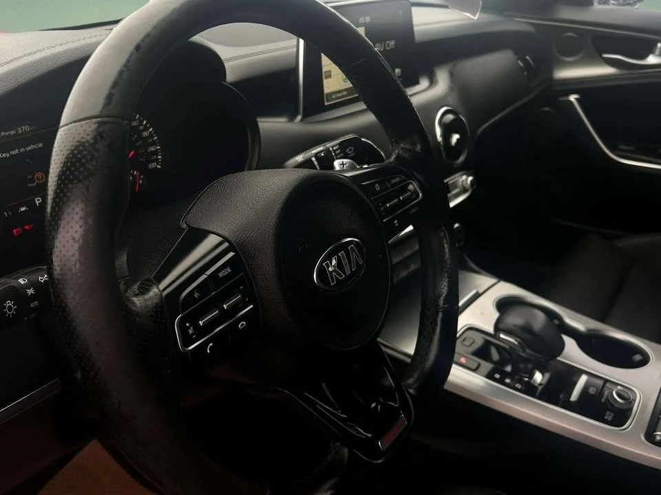 2020 Kia Stinger GT - Image 17 of 20