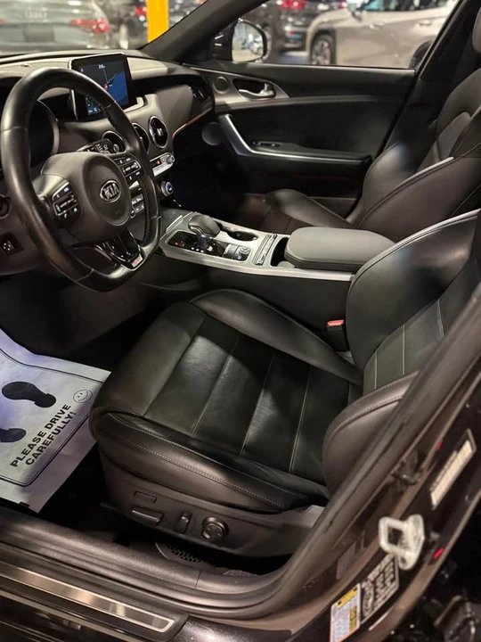 2020 Kia Stinger GT - Image 10 of 18