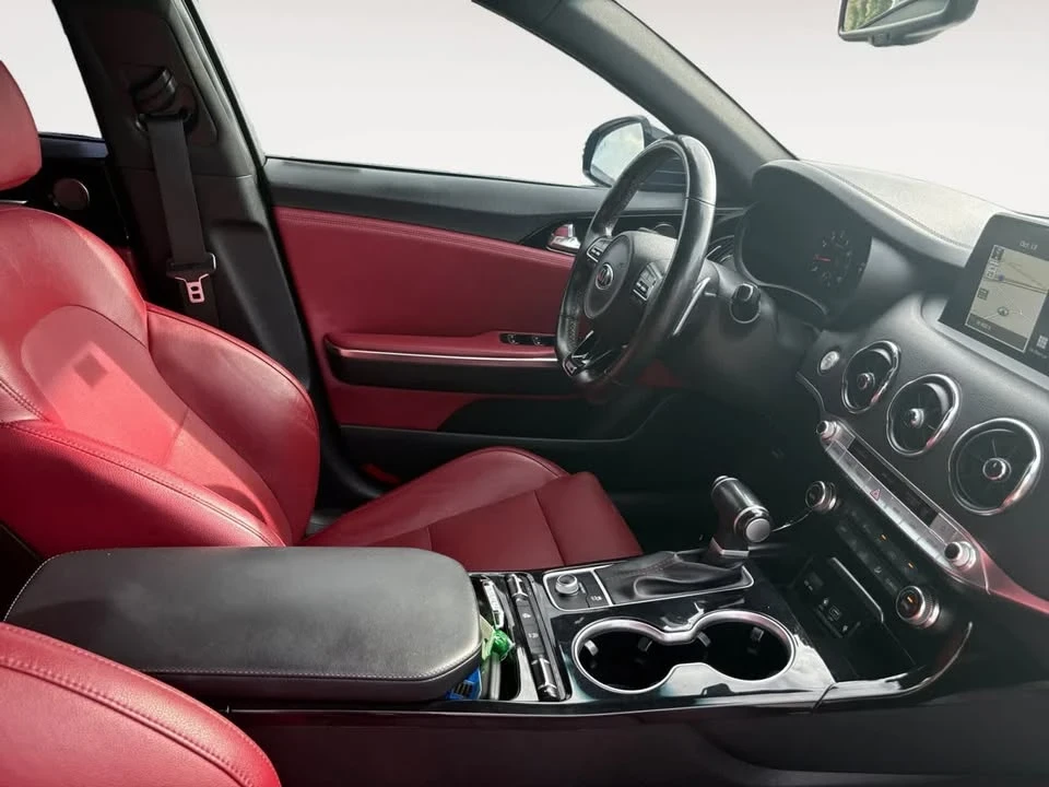 2020 Kia Stinger - Image 8 of 13