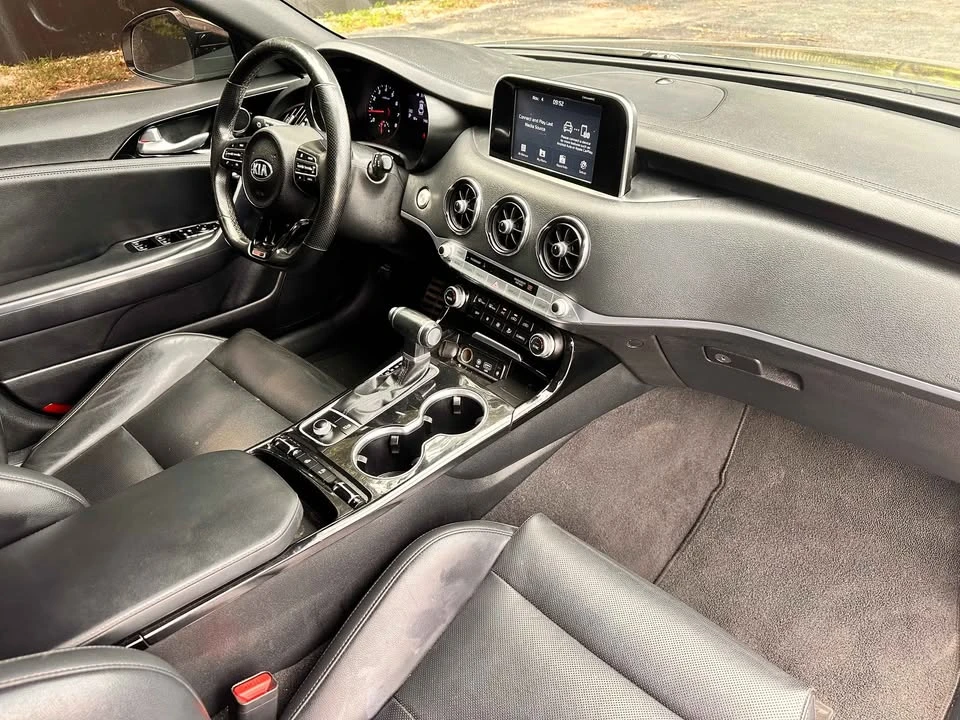 2020 Kia Stinger - Image 17 of 19