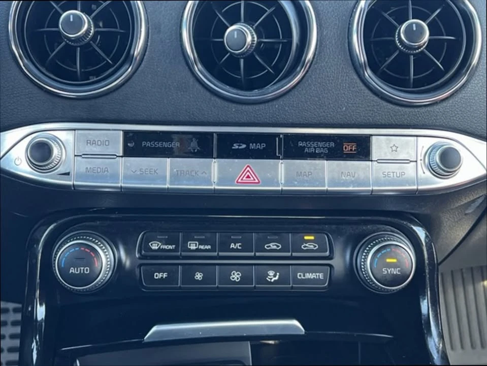2020 Kia Stinger - Image 13 of 17