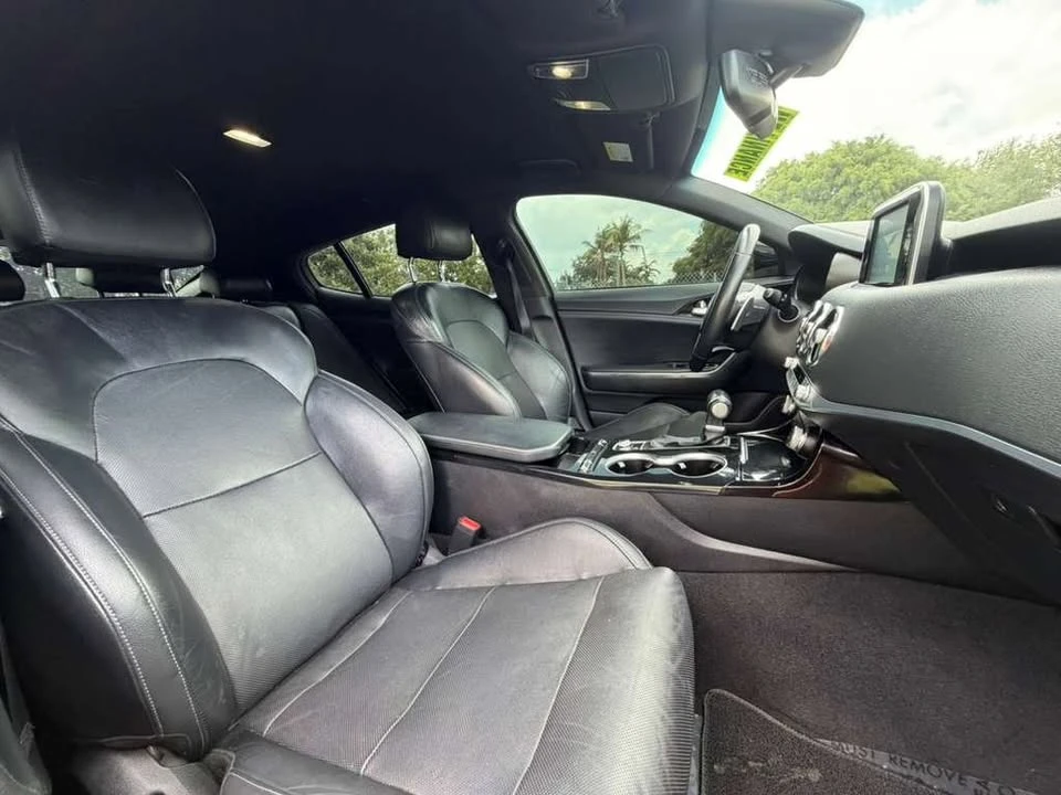 2020 Kia Stinger - Image 16 of 18