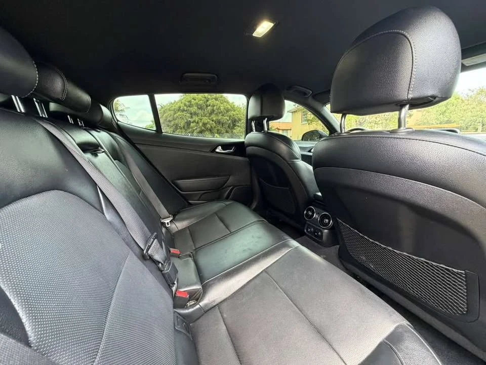 2020 Kia Stinger - Image 17 of 18