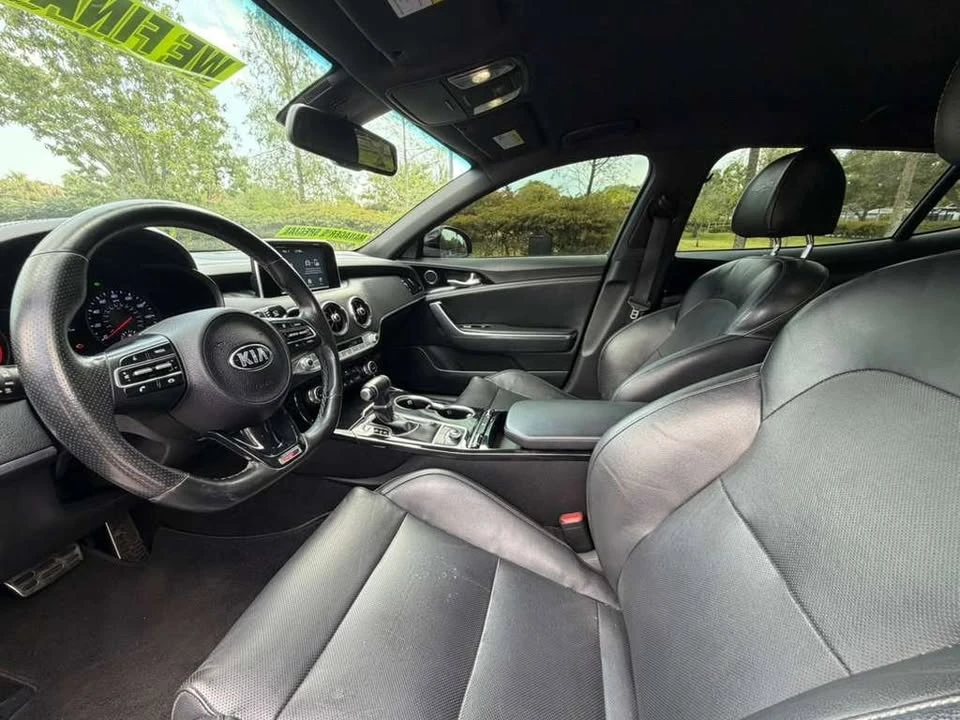 2020 Kia Stinger - Image 15 of 18
