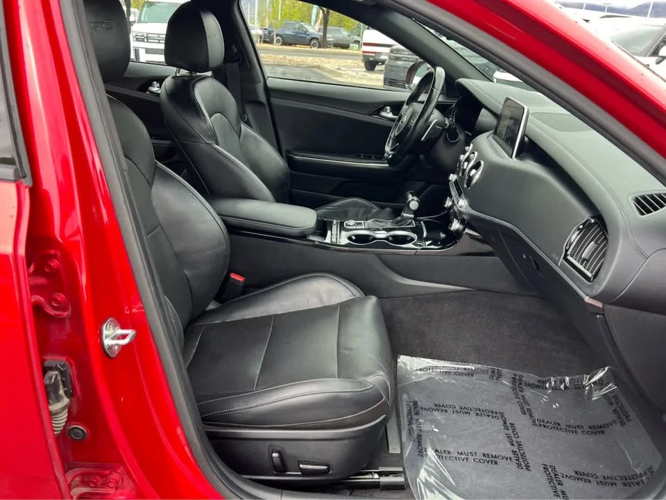 2020 Kia Stinger - Image 11 of 14