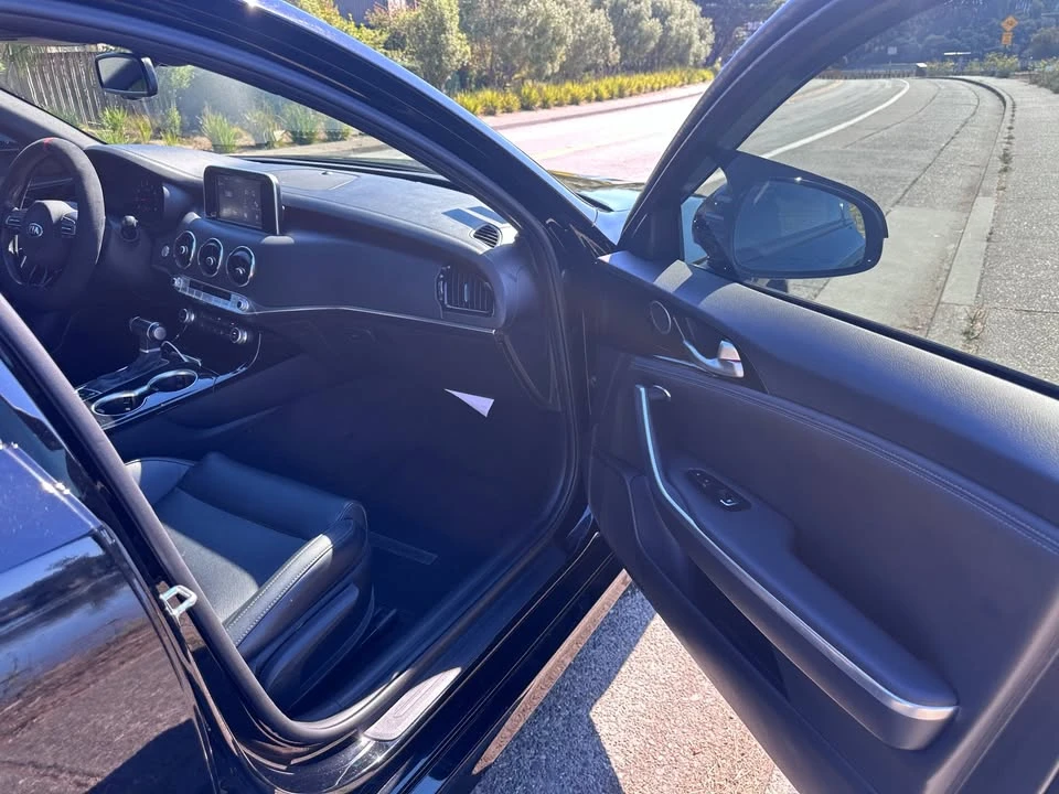 2020 Kia Stinger - Image 9 of 14